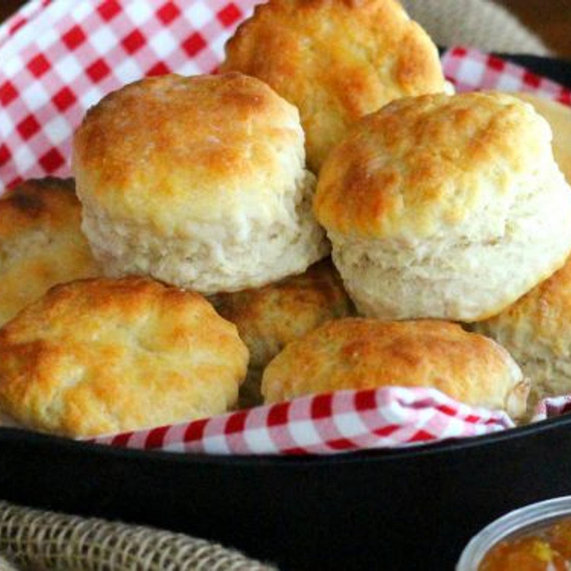 Fluffy Southern Buttermilk Biscuits