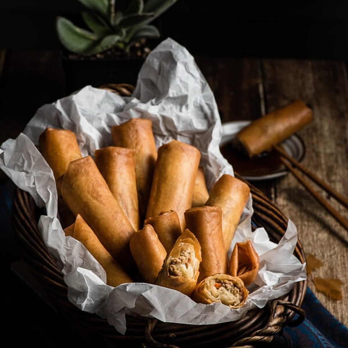 Cantonese Chicken Egg Roll (广式鸡肉春卷)