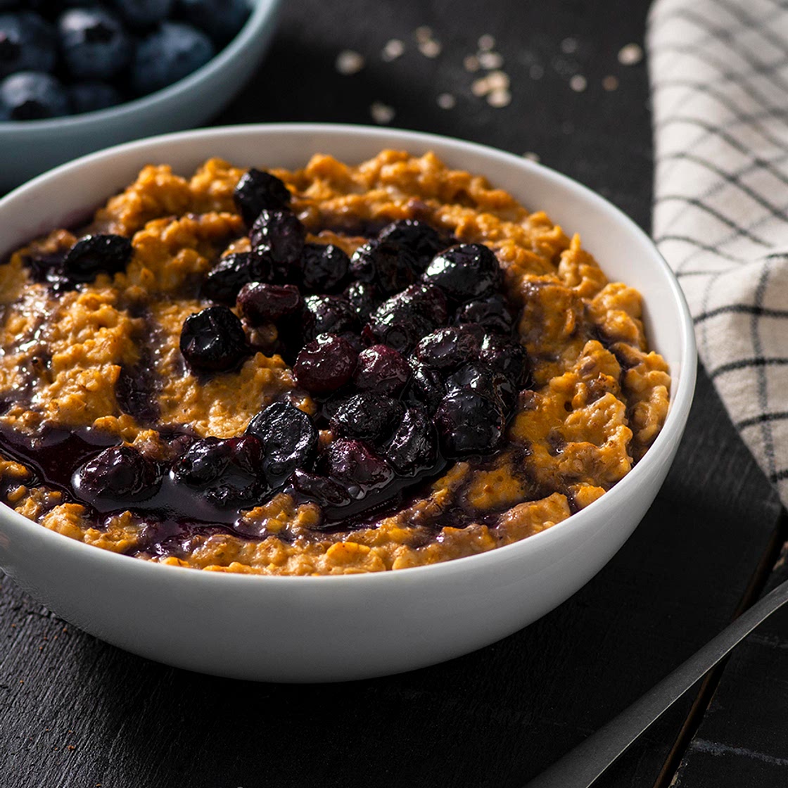 Pumpkin Oatmeal with Blueberry Sauce