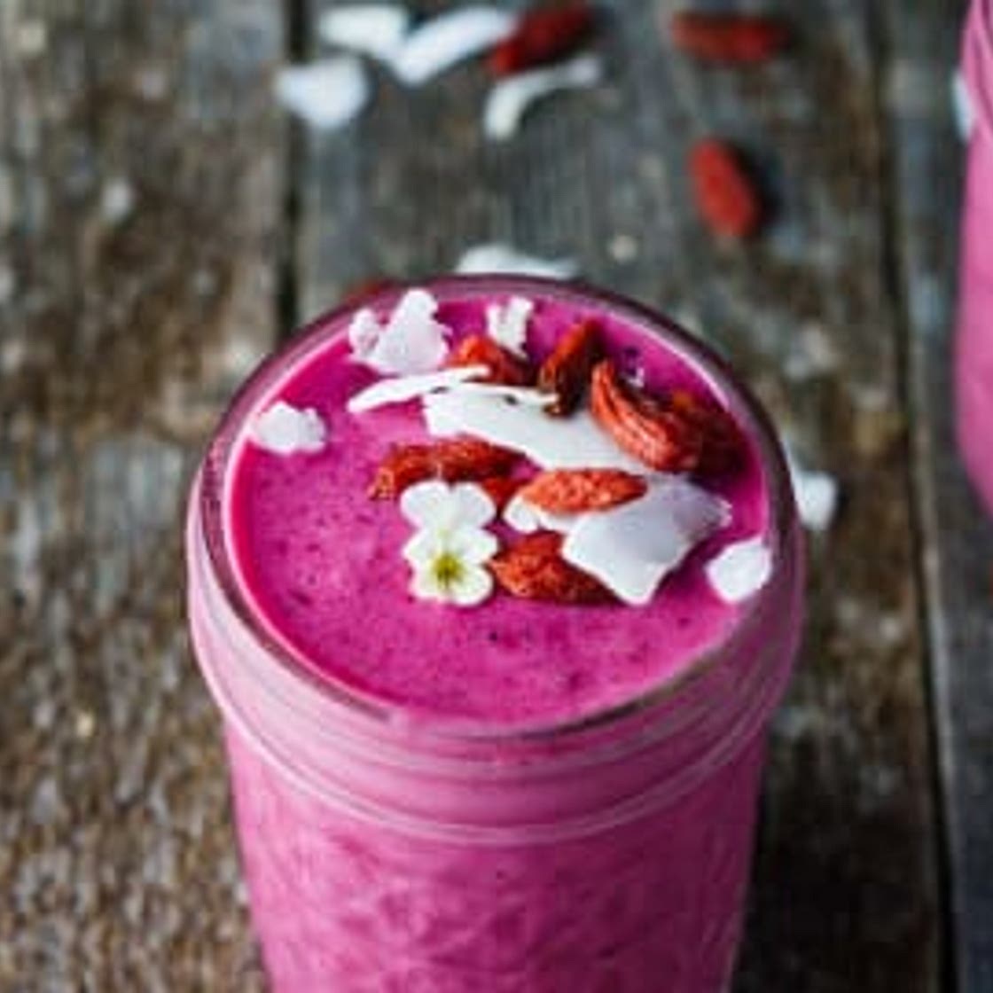 Dragon Fruit & Goji Berry Smoothie