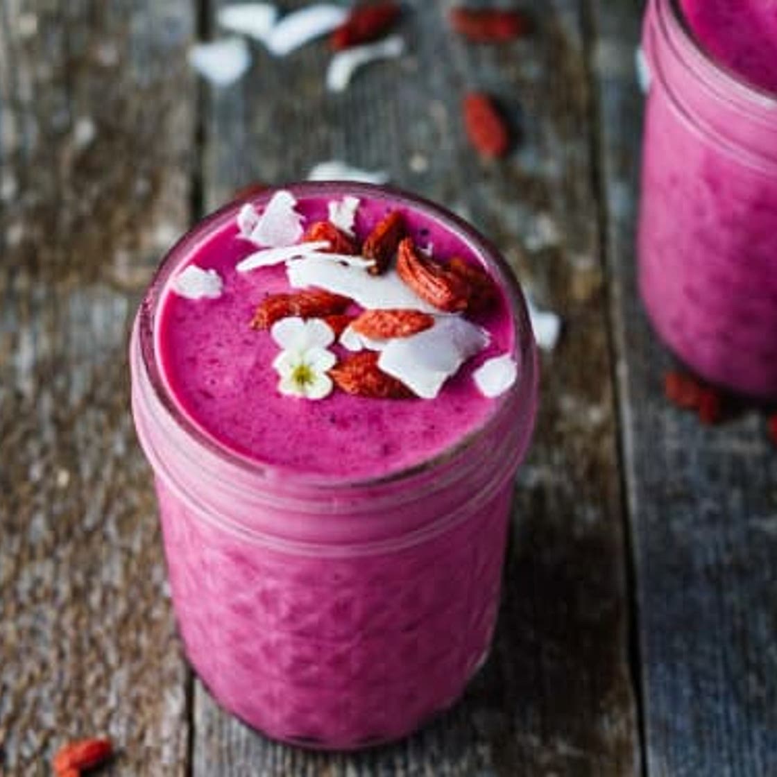 Dragon Fruit & Goji Berry Smoothie