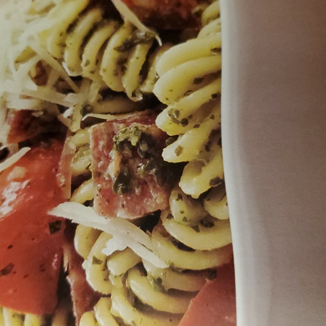 Salami-Pesto Fusilli