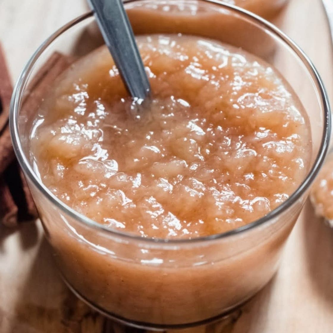 HOMEMADE APPLESAUCE IN AN AFTERNOON!