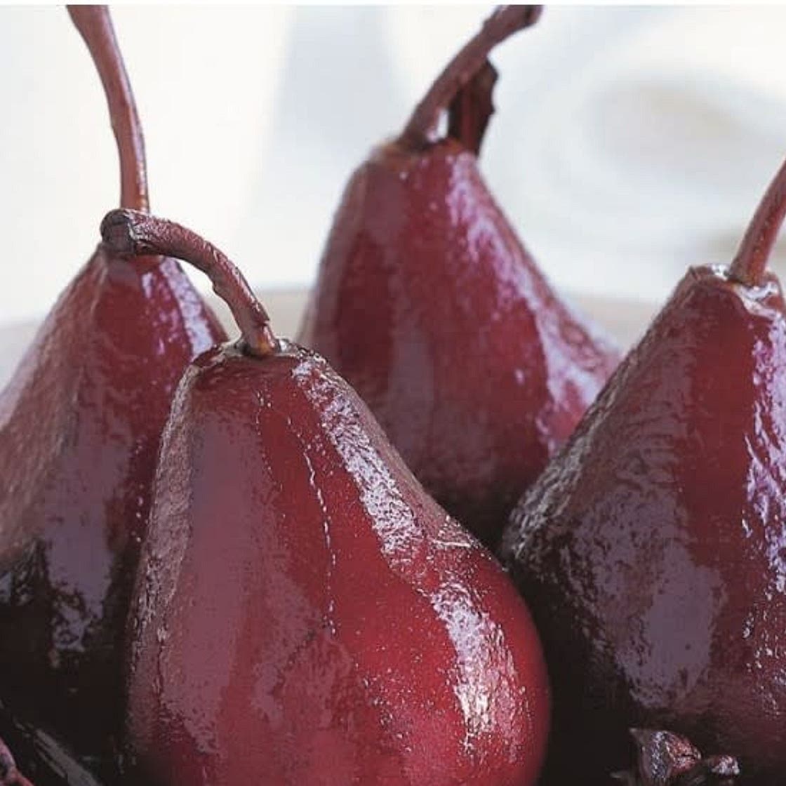 Pears in red wine with cinnamon