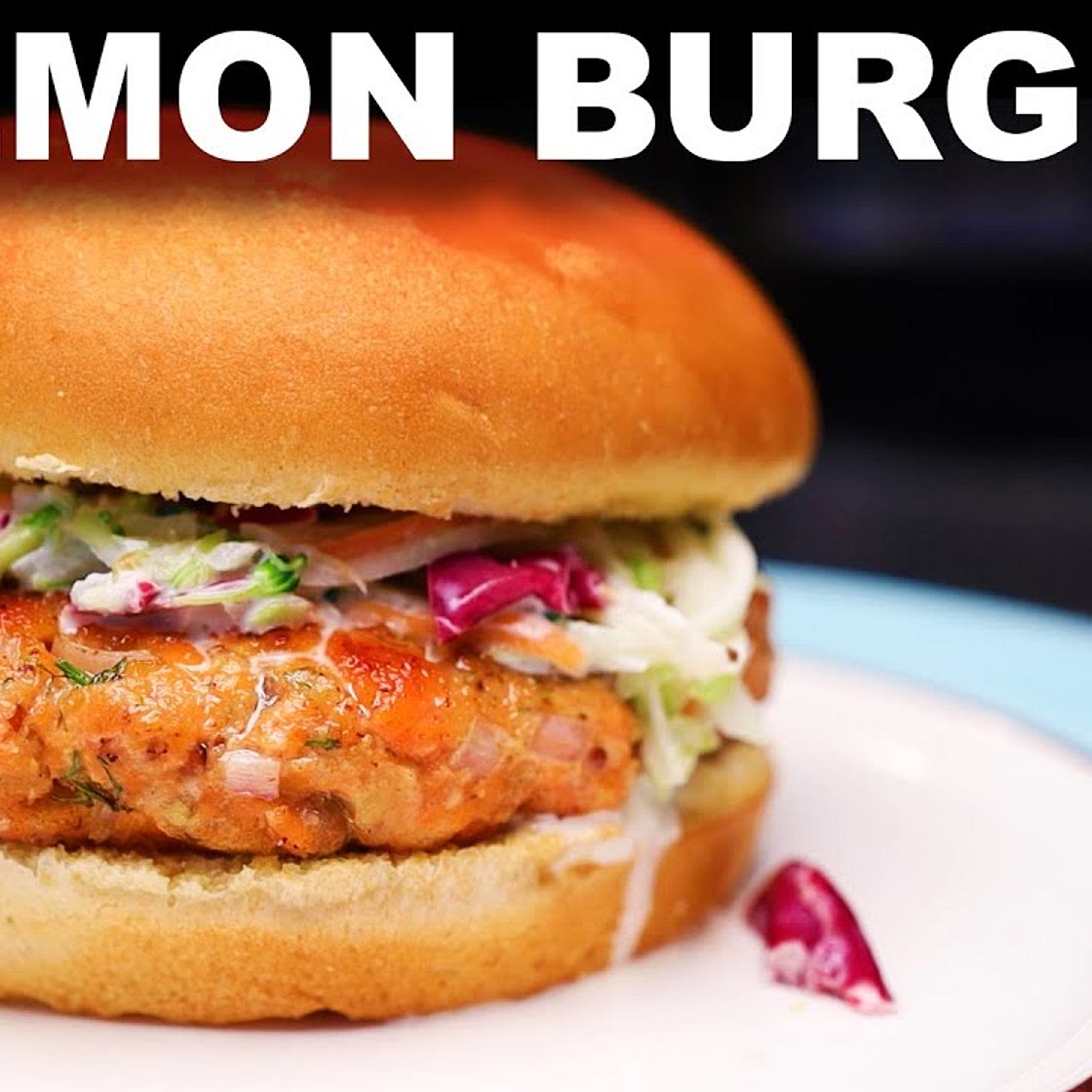 Salmon burgers & slaw