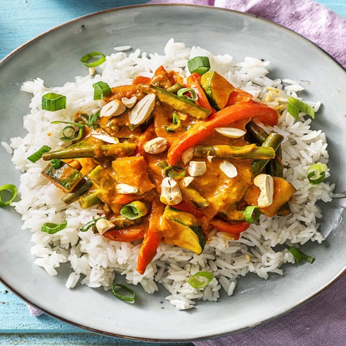 Veganes Gemüse-Kokos-Curry mit Paprika, Buschbohnen und Cashewke