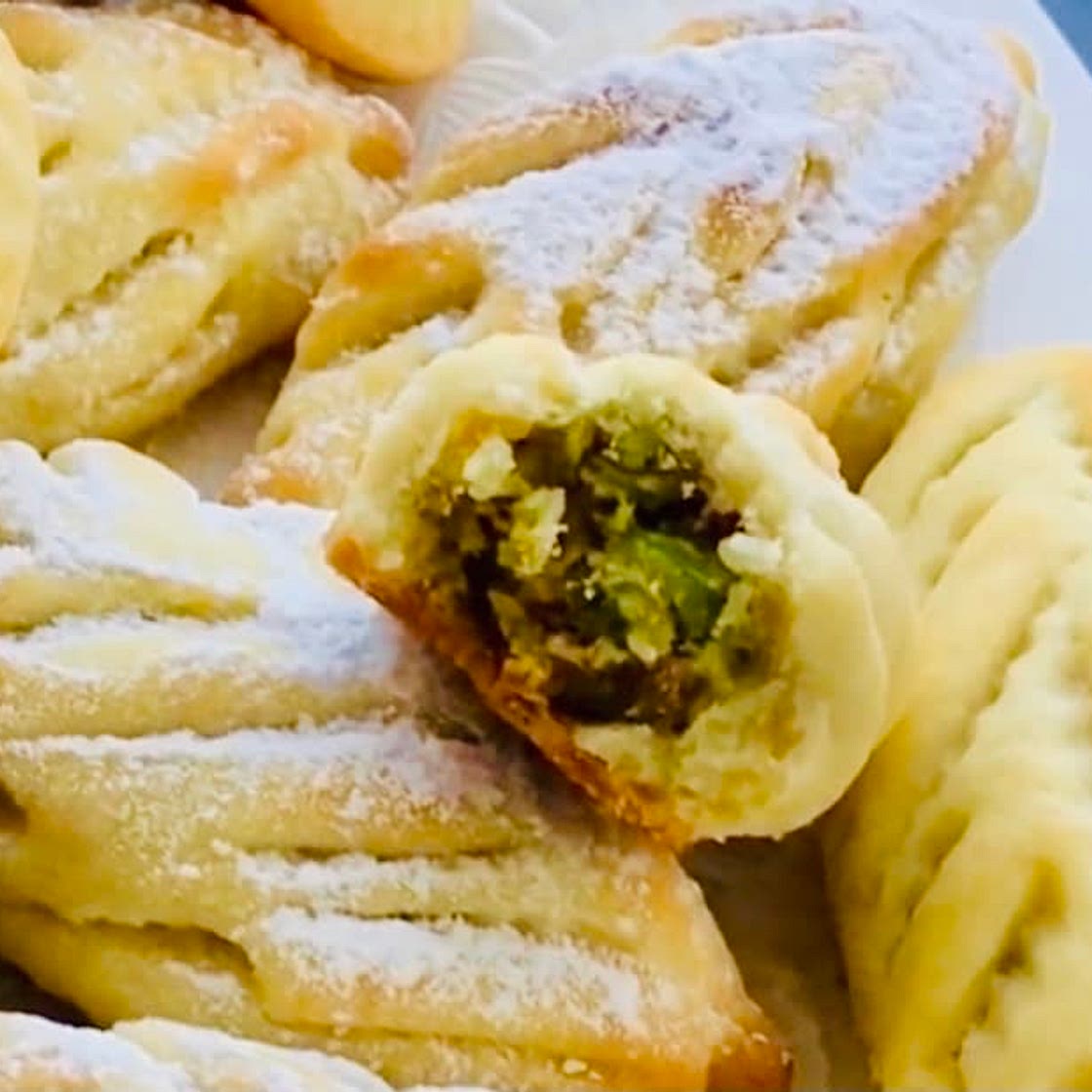 Maamoul with Dates, walnuts and Pistachios (معمول العيد)