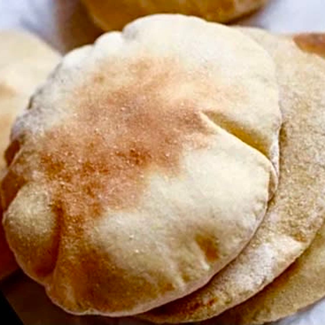 Lebanese Bread / الخبز اللبناني