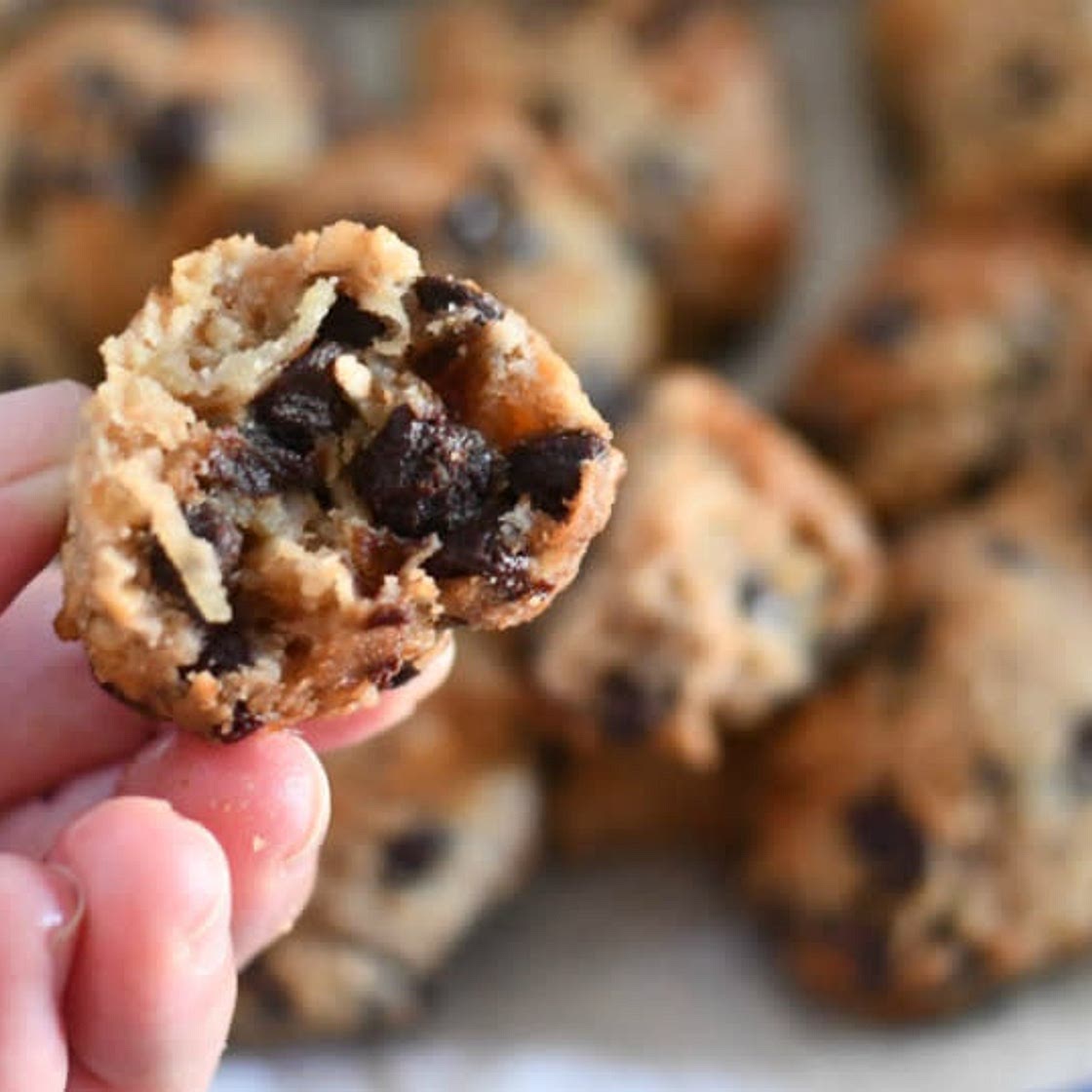 Keto Chocolate Chip Cookies