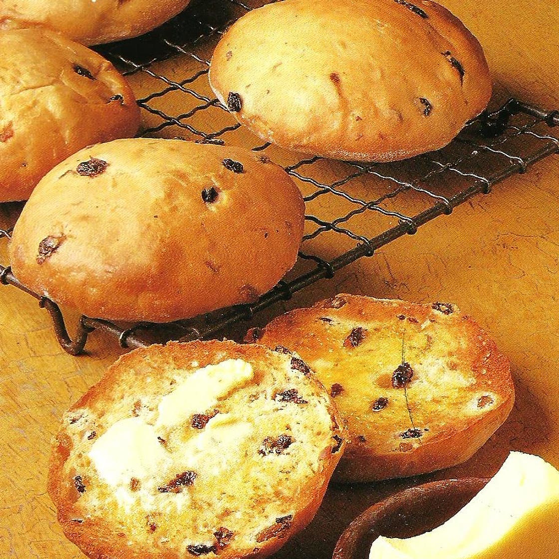 Currant teacakes