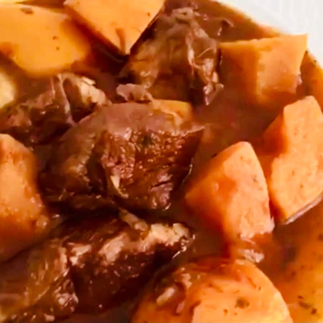 Quince Stew (Sfarjaliyeh) (يخنة السفرجل او السفرجلية)