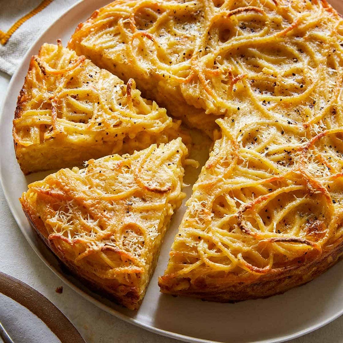 Cacio e Pepe Pasta Pie