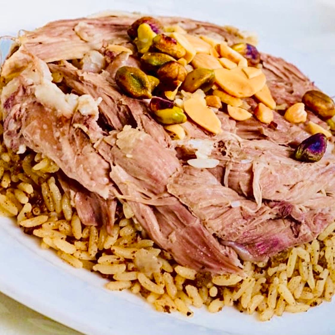 Suffed lamb (Ouzi Lamb) (خروف محشي / قوزي باللحم) 