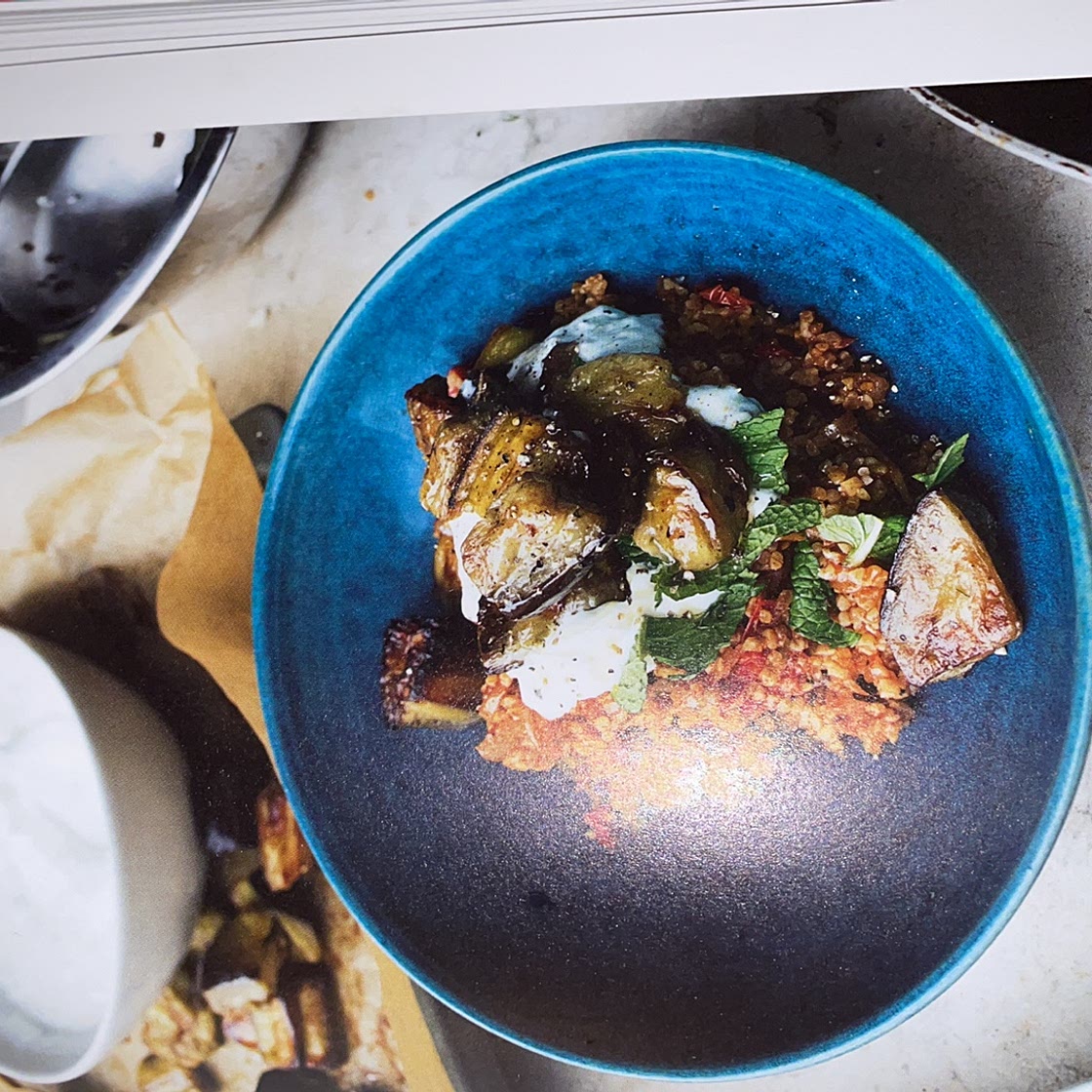 Bulgur met tomaat, aubergine en citroenyoghurt