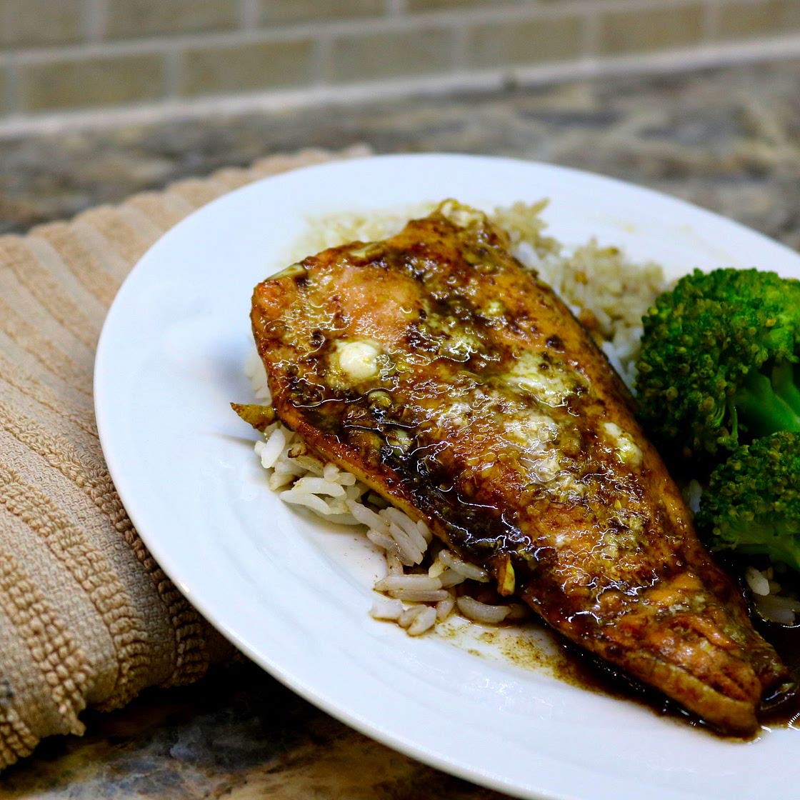 Balsamic Glazed Salmon with Broccoli and Brown Rice