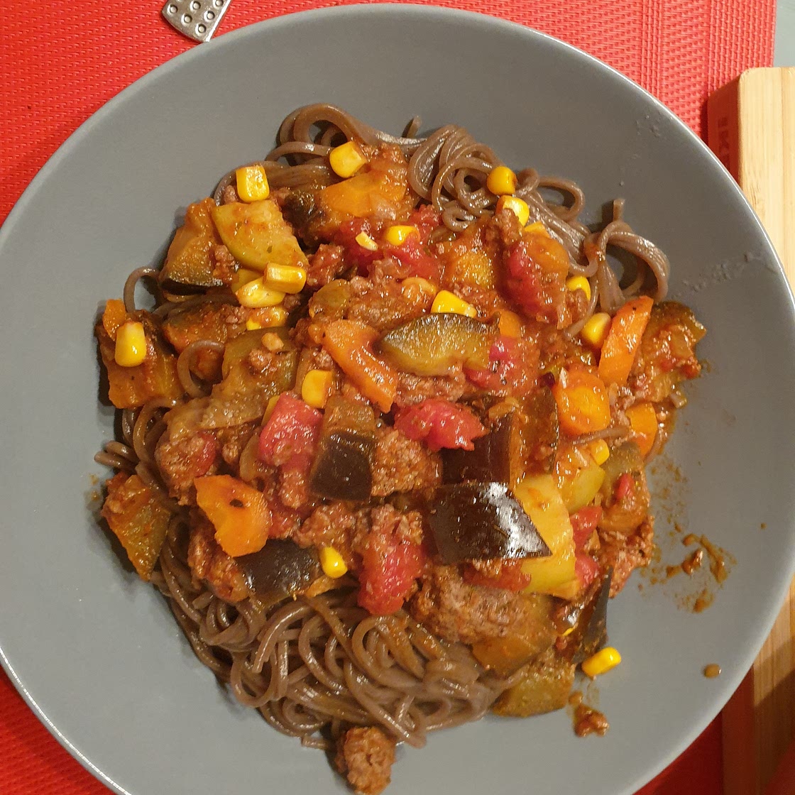 Soba noodles with minced meat