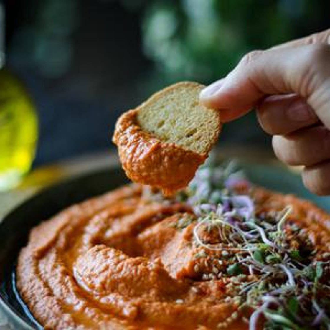 Roasted Garlic & Red Pepper Hummus