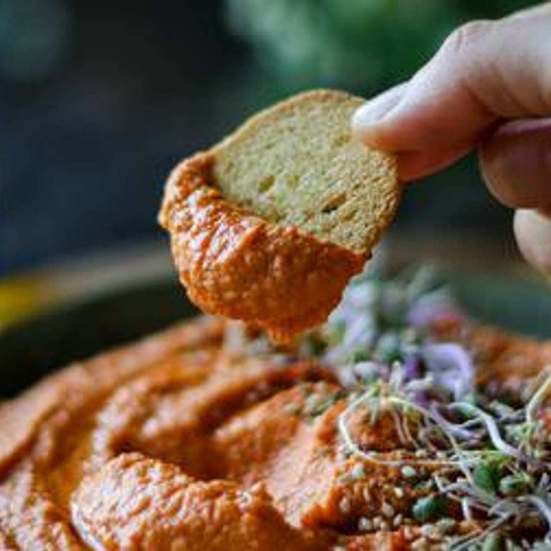 Roasted Garlic & Red Pepper Hummus