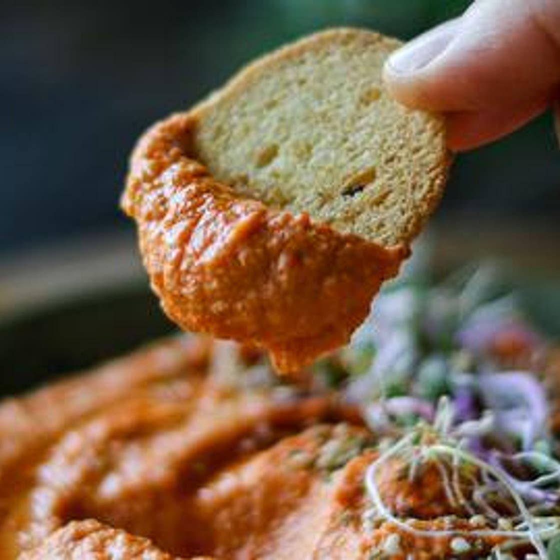 Roasted Garlic & Red Pepper Hummus