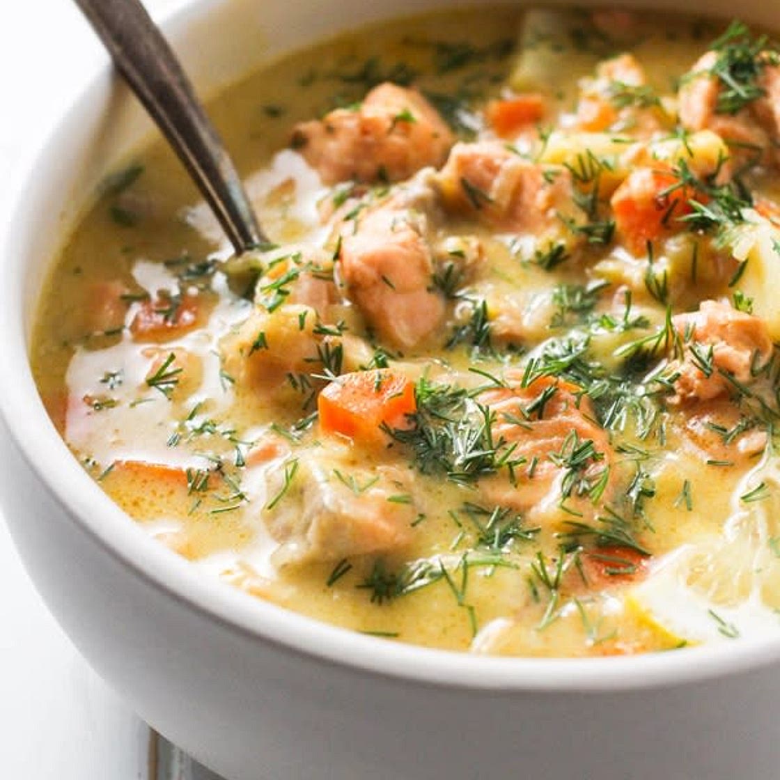 Lohikeitto (zuppa finlandese di salmone)