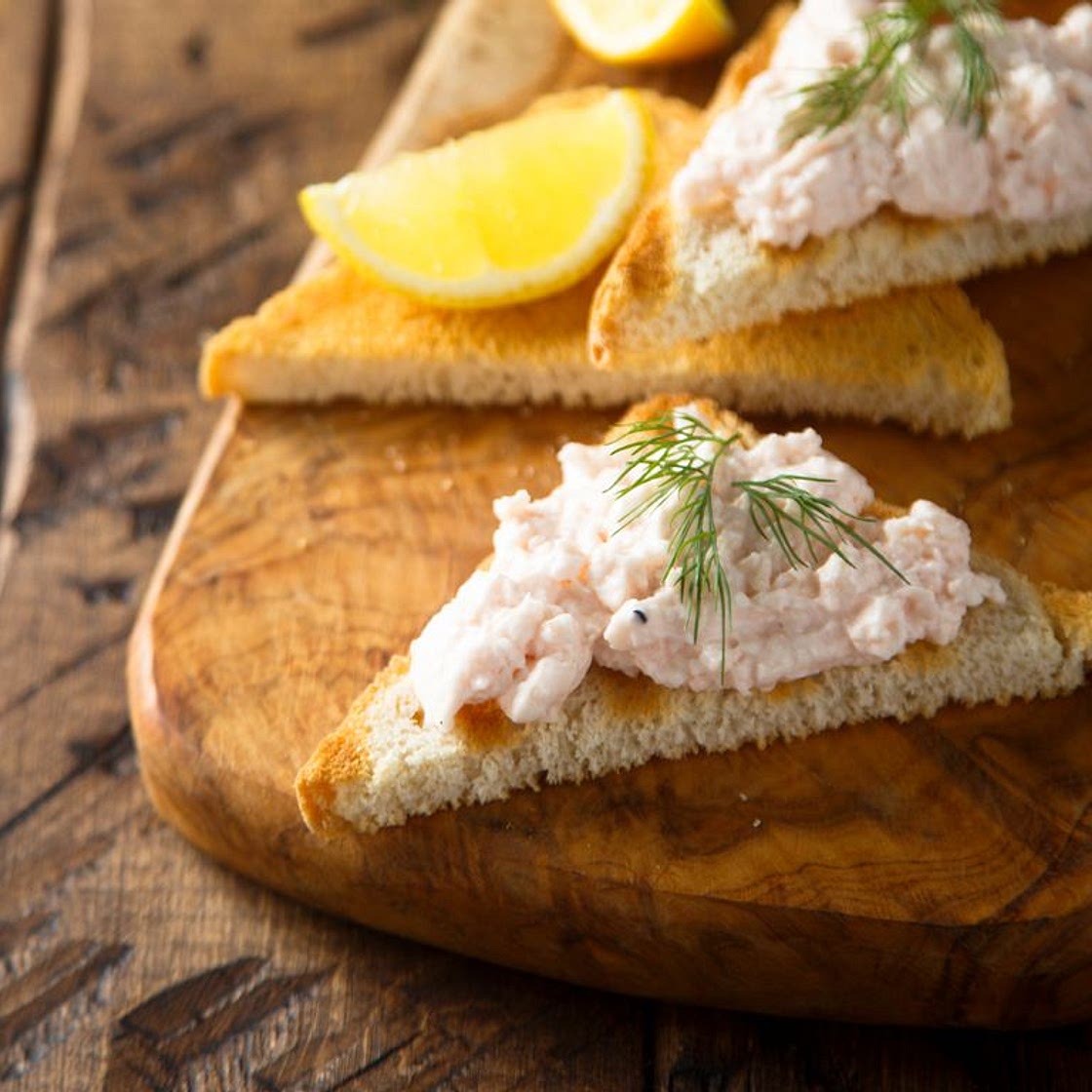 Toasts au tartare de crevettes