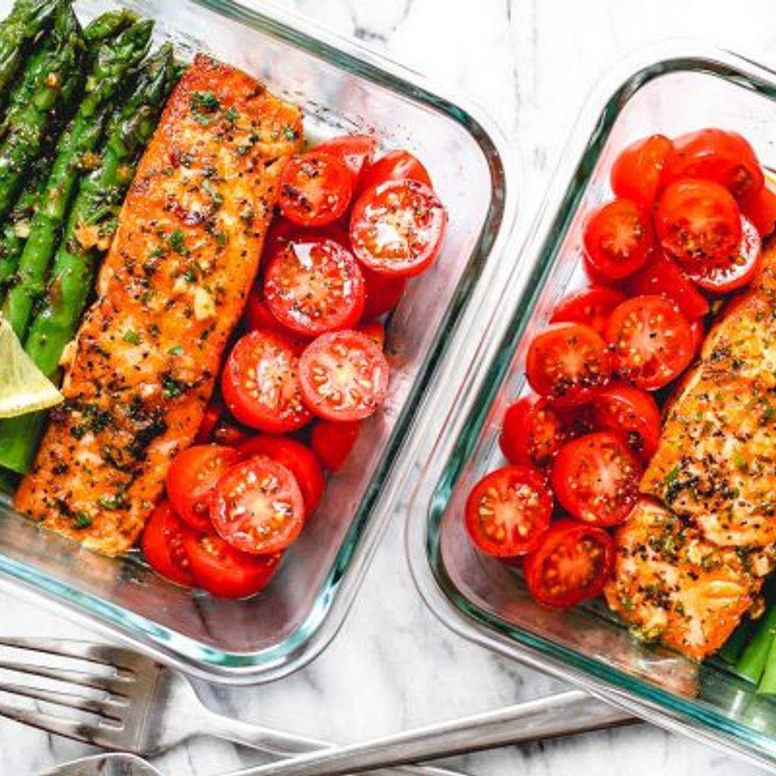 15-Minute Meal-Prep Salmon and Asparagus in Garlic Lemon Butter Sauce