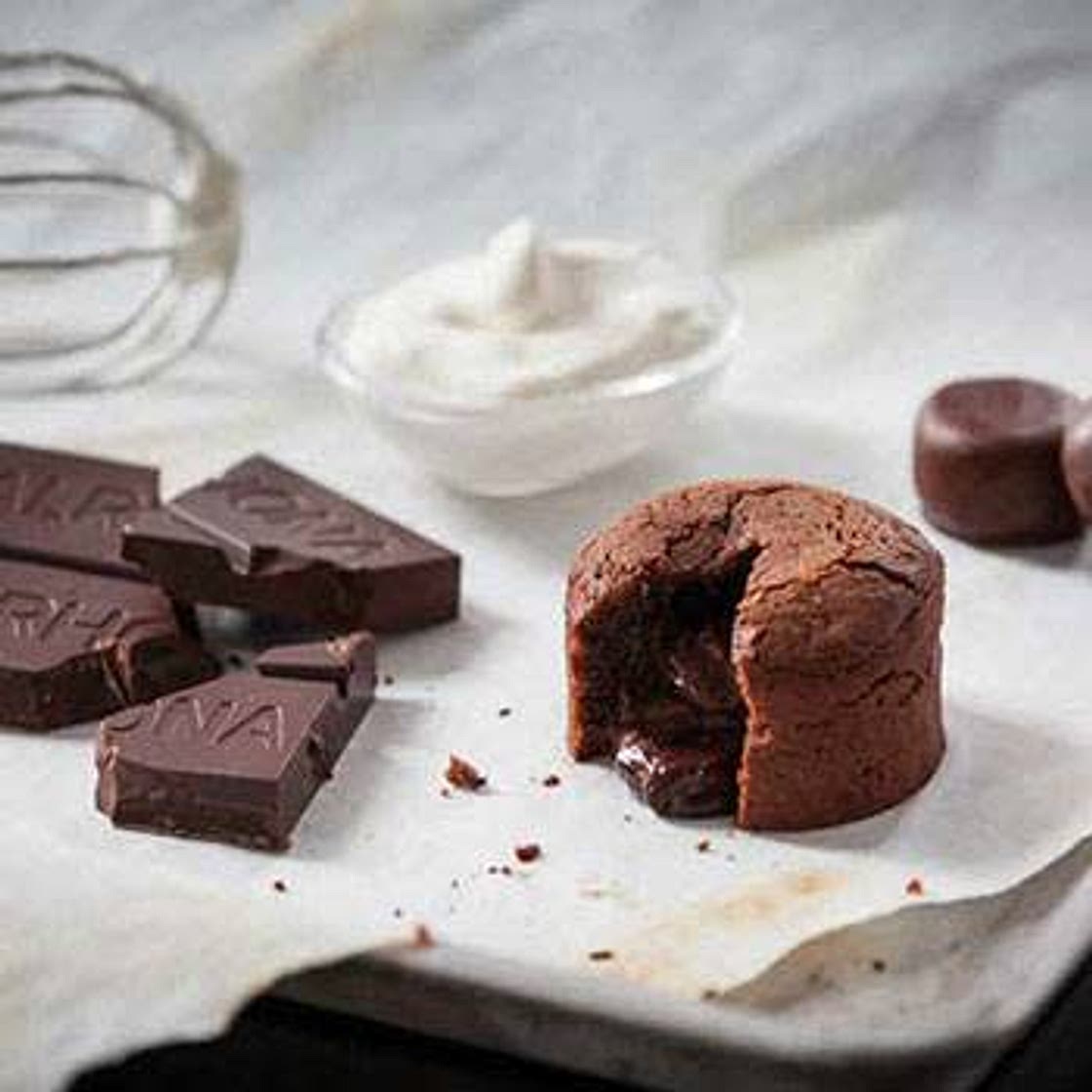 CHOCOLATE MOLTEN LAVA CAKE