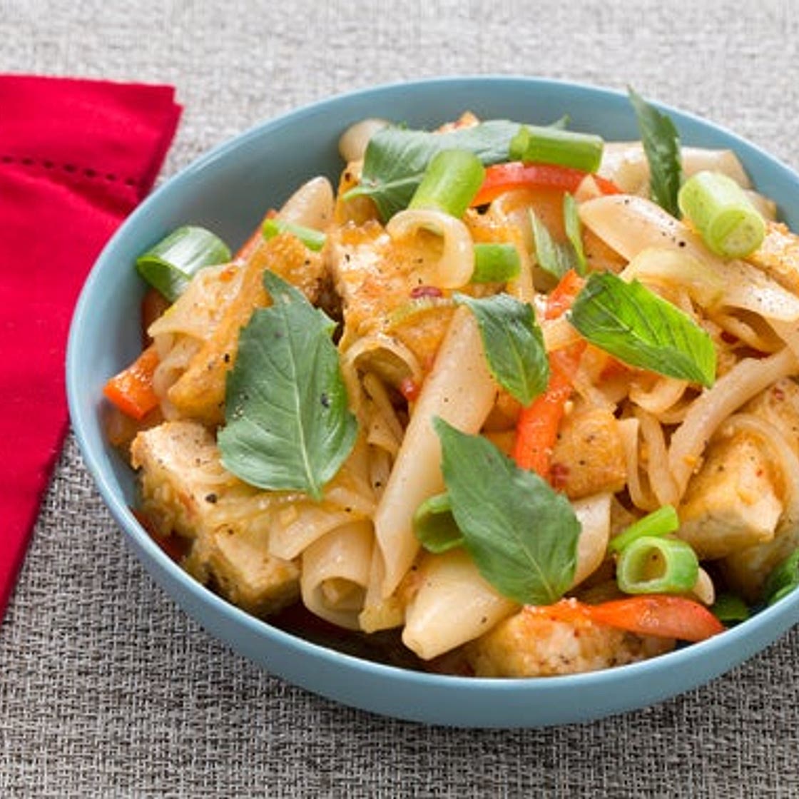 Crispy Tofu Drunken Noodles with Bell Pepper & Thai Basil