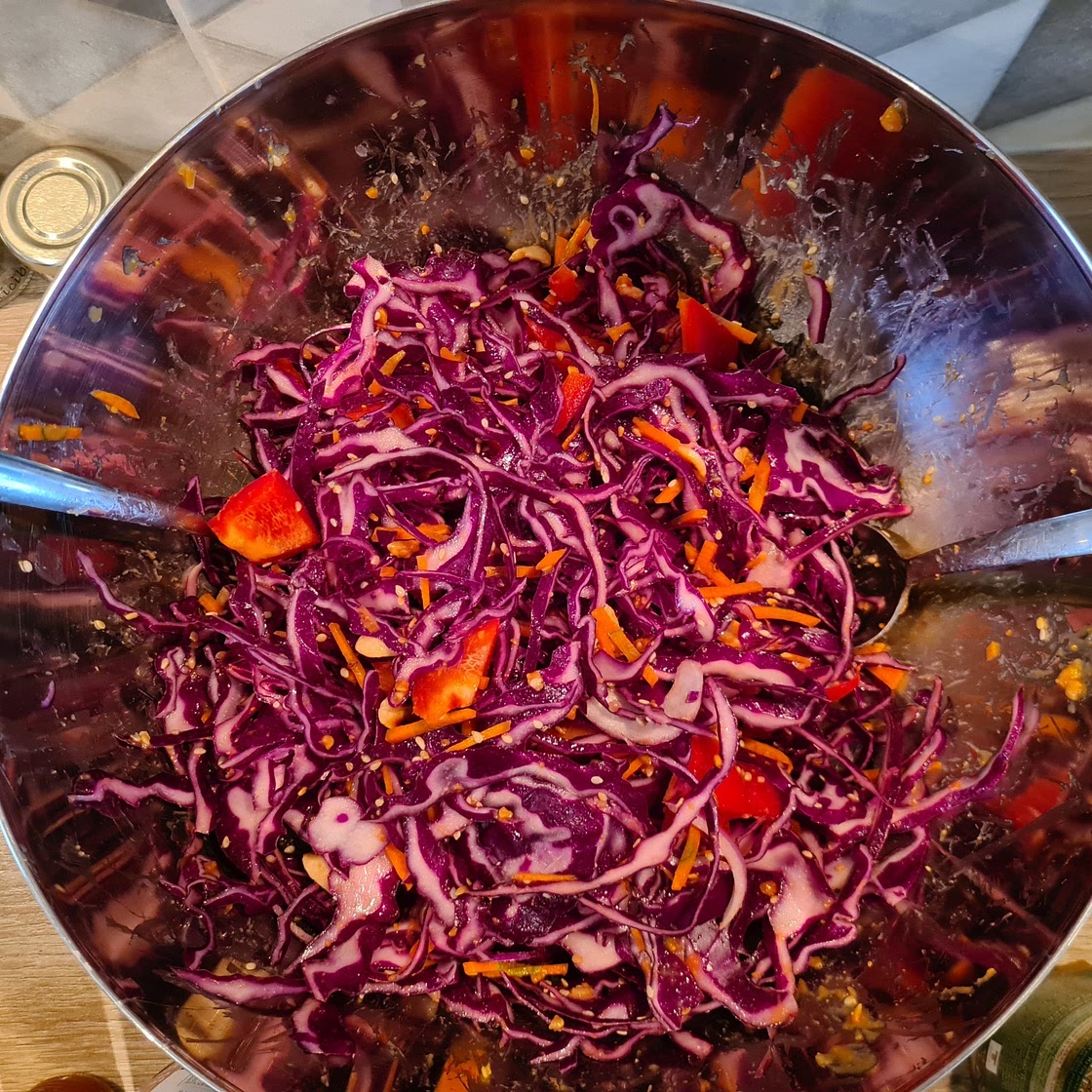 Colesaw with peanut dressing