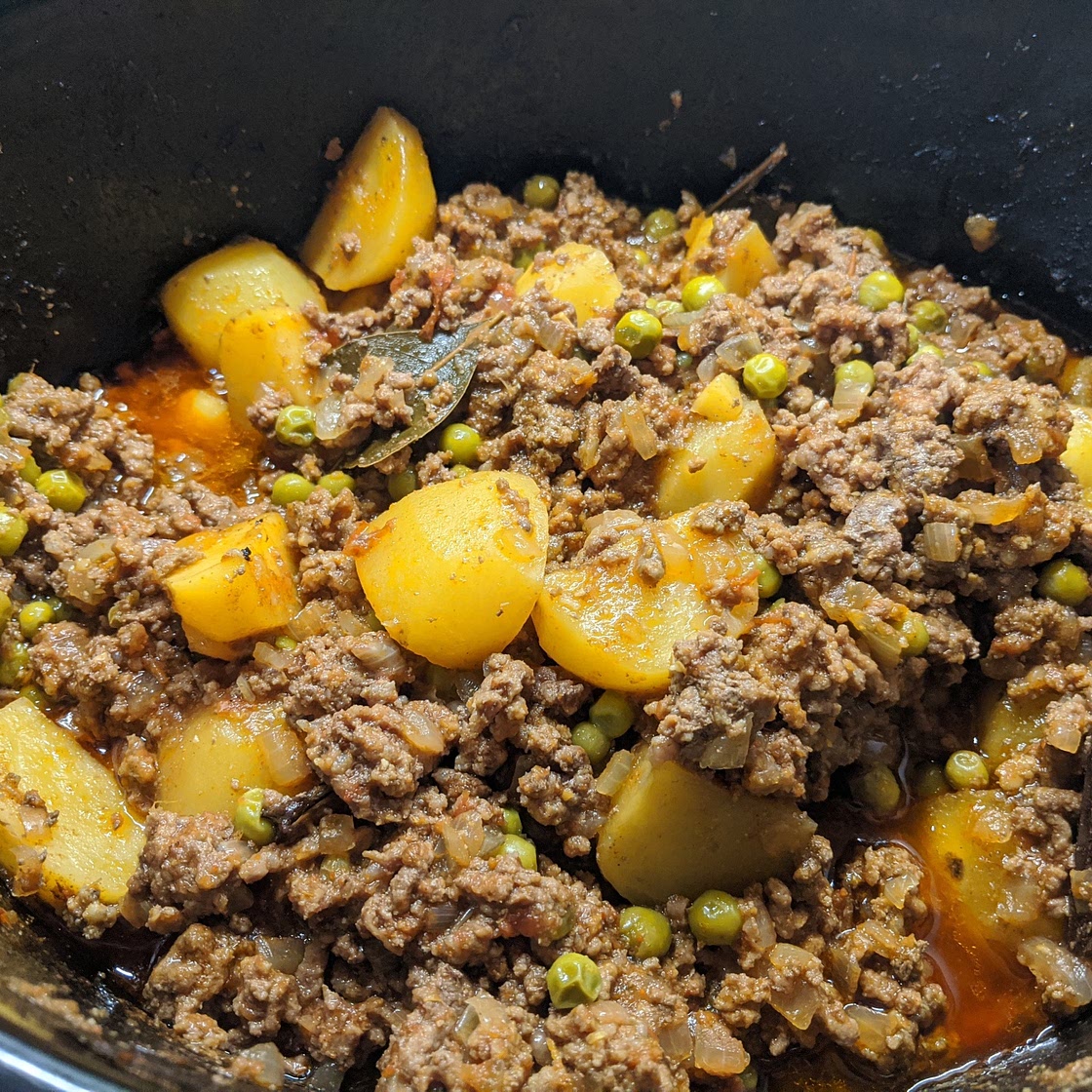 GROUND MEAT WITH POTATOES AND PEAS keema aloo mattar