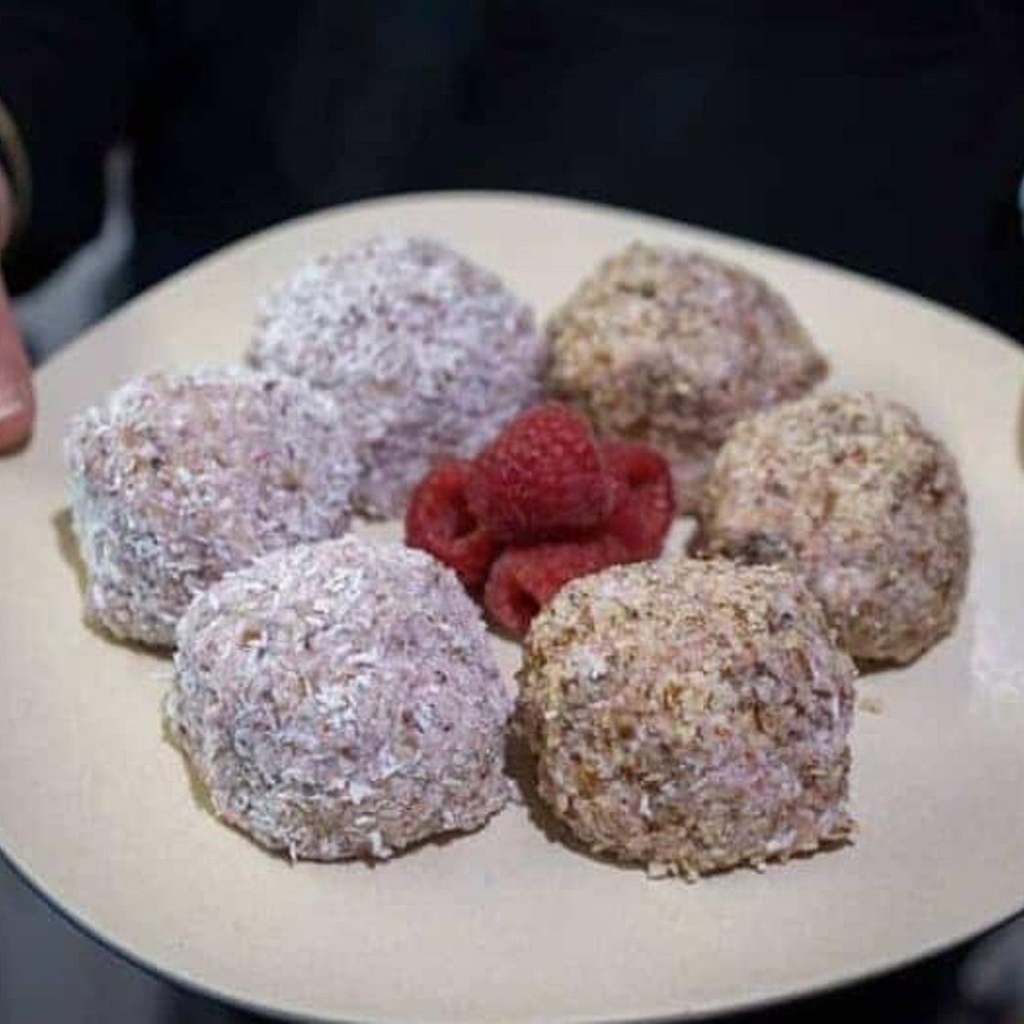 RASPBERRY CHIA CHEESECAKE BALLS