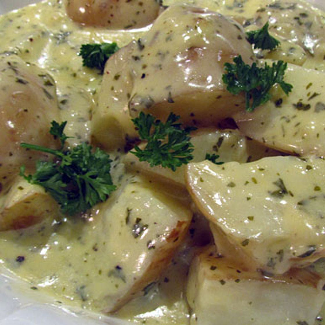 Baby Potatoes with Creamy Garlic Sauce