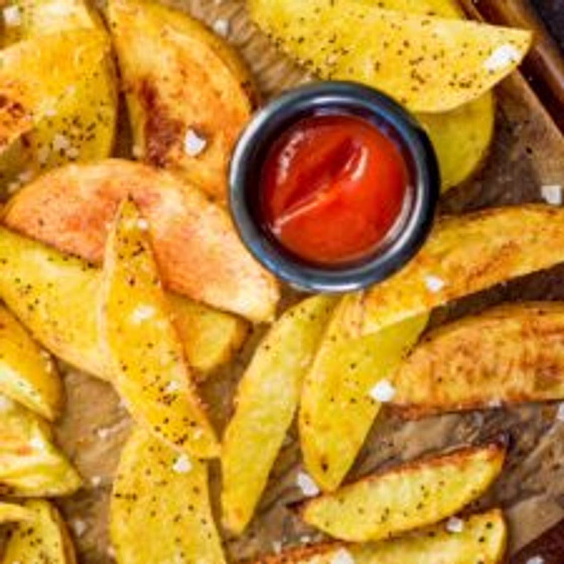 Crispy Baked Garlic Potato Wedges