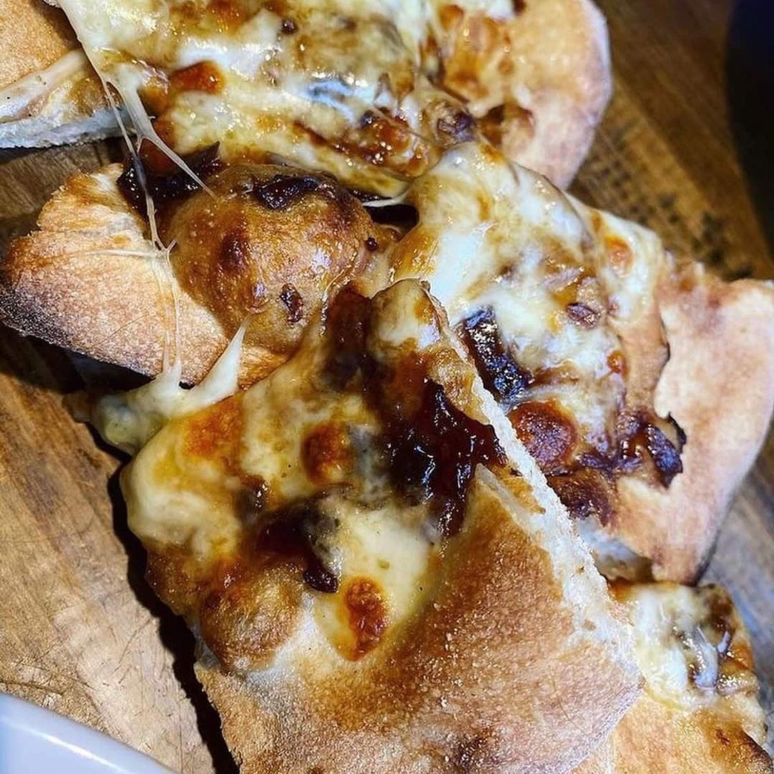 Zizzi's Garlic bread w/mozzarella and caramalised onion