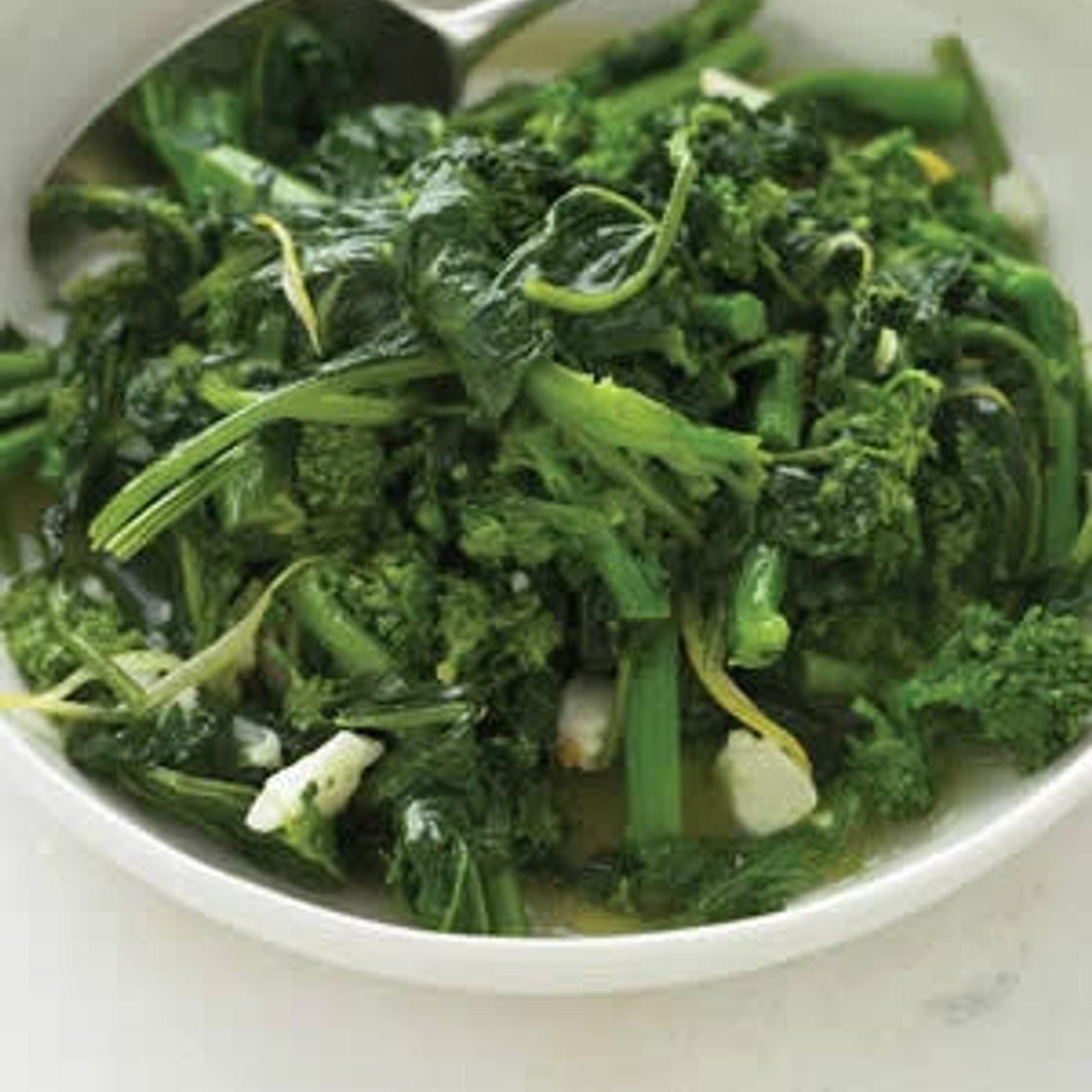 Peppery braised broccoli rabe with arugula