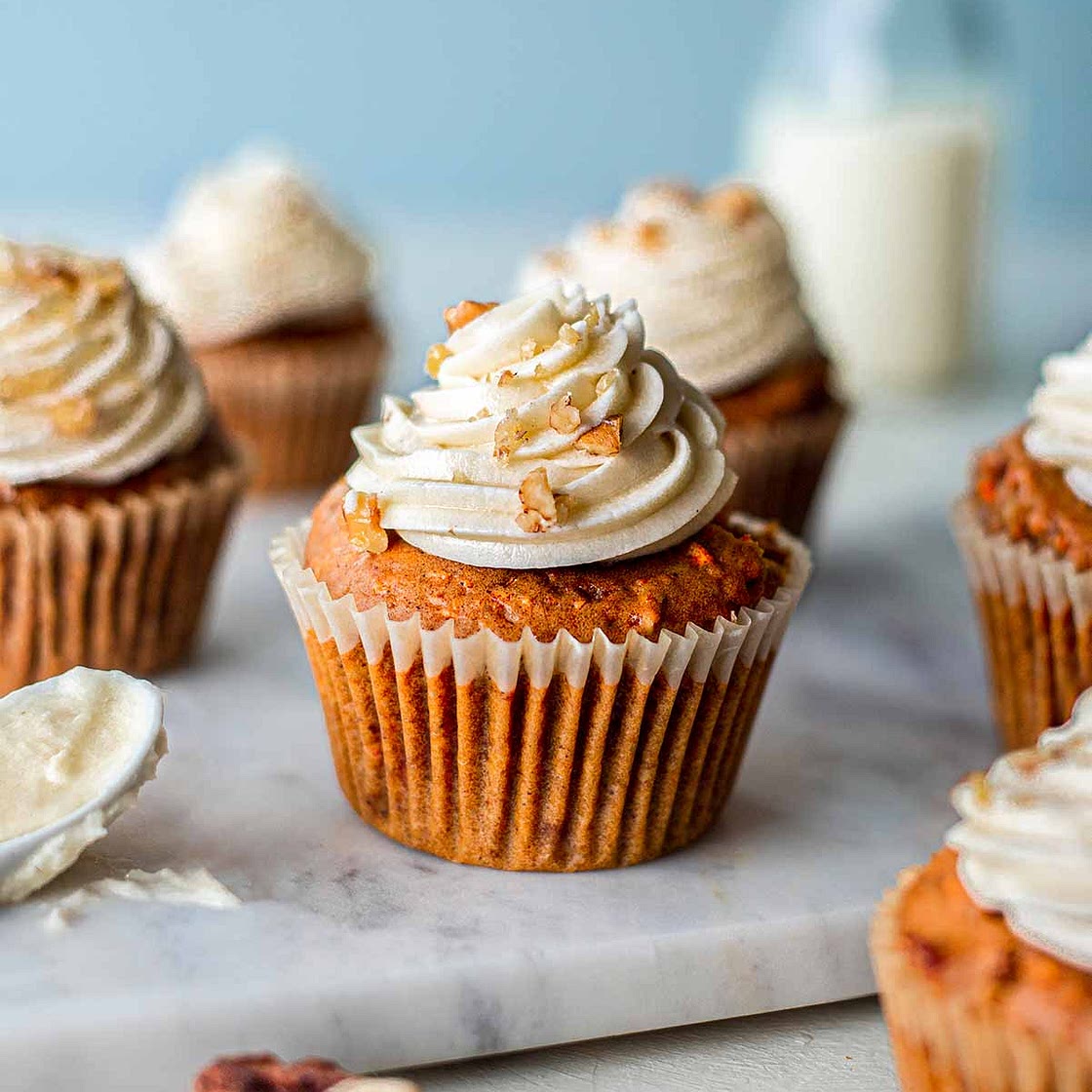 Vegan carrot cake cupcakes