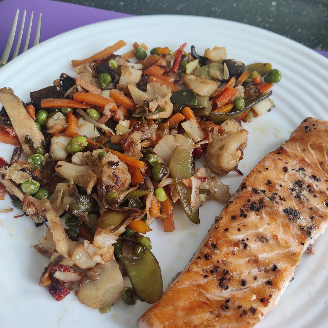 Salmon with vegetables
