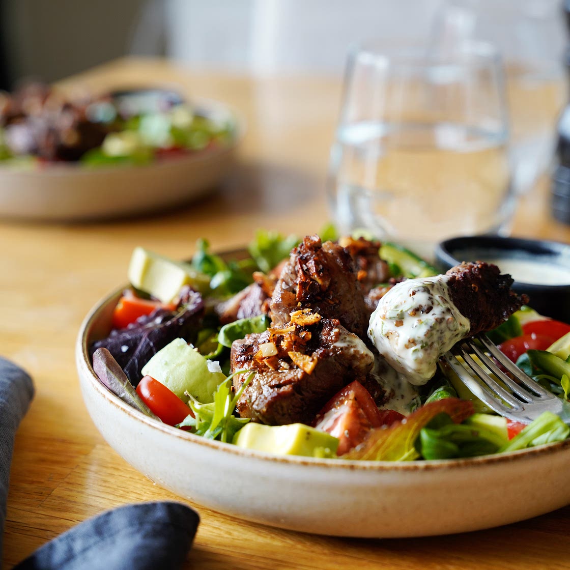 Garlic steak bite salad with tarragon dressing