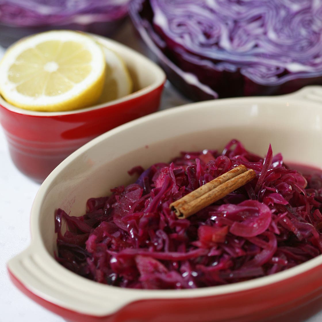 Glöggkokt rödkål med äpplen - Recept - Tasteline.com