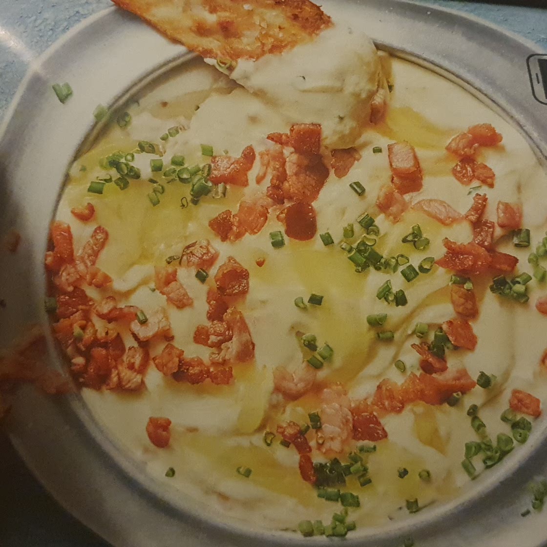 Cheesy Loaded dip 