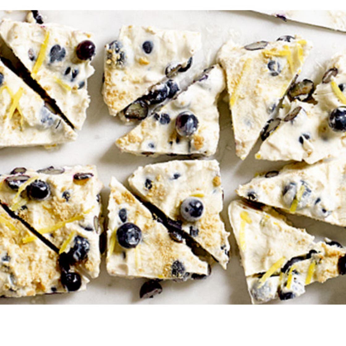 Blueberry cheesecake-yogurt bark🤢🤢🤢