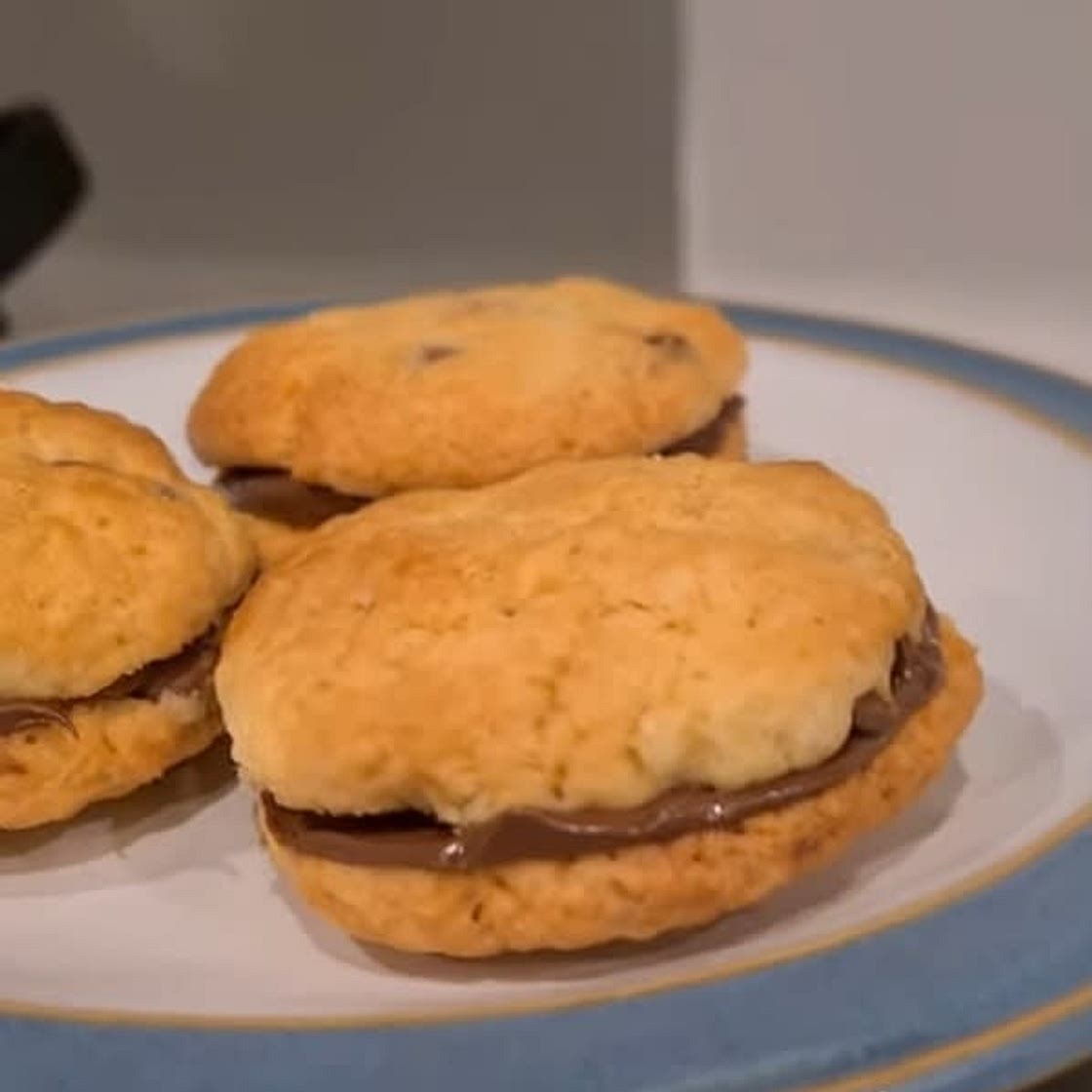 Nutella filled cookies