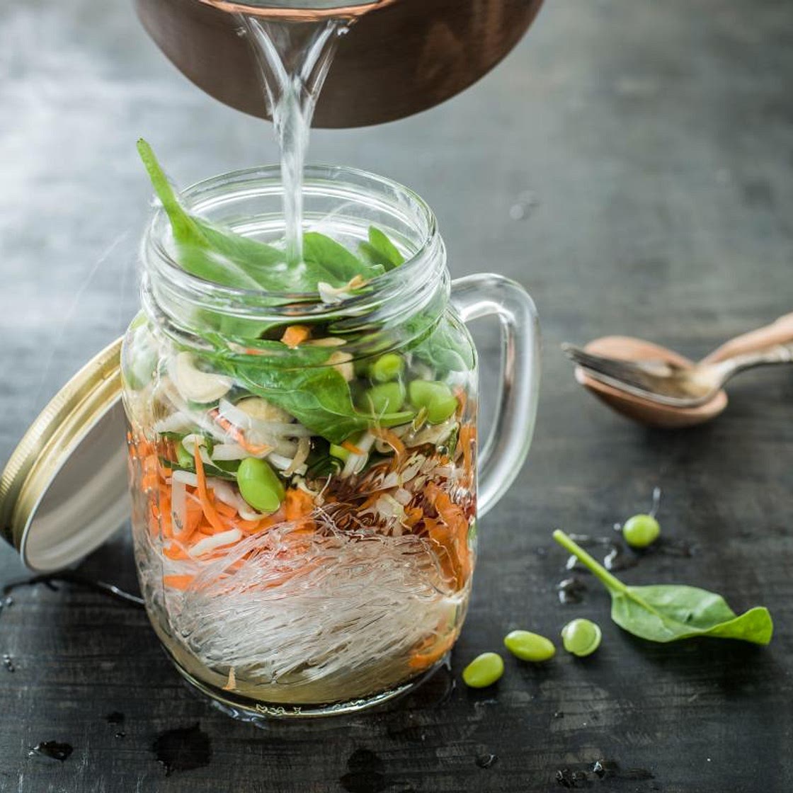 Glasnudelsuppe mit Edamame