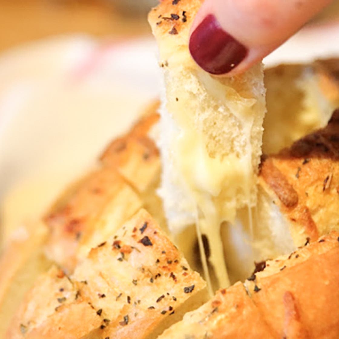 caprese cheesy garlic bread recipe | Schwartz