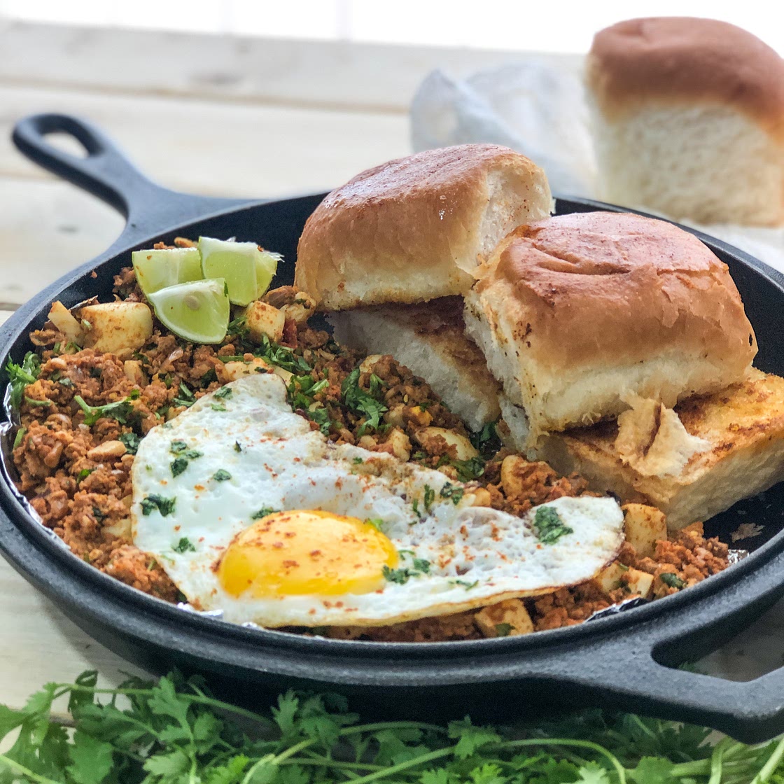 Delicious Breakfast Anda Ghotala Recipe With Butter Pav