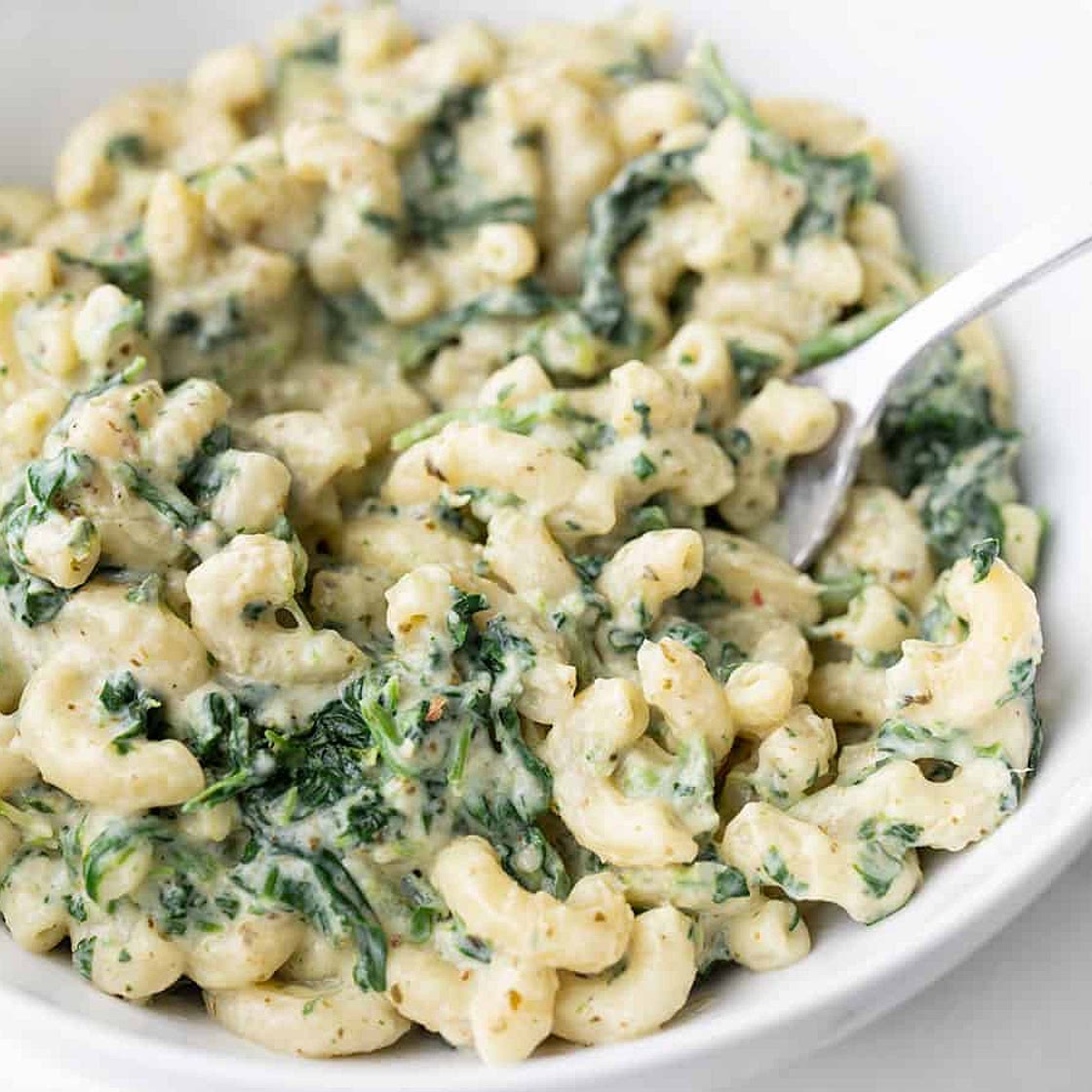 Creamy Pesto Mac and Cheese with Spinach