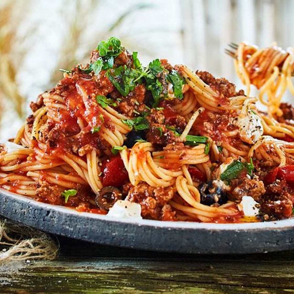 Last-Minute-Bolognese mit Ziegenfrischkäse an Bord