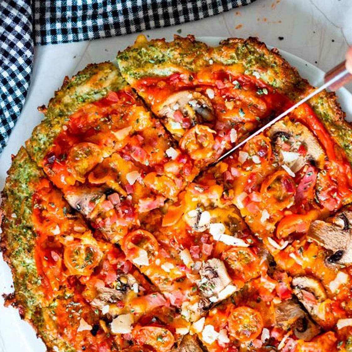 Pizza de brócoli con 3 ingredientes