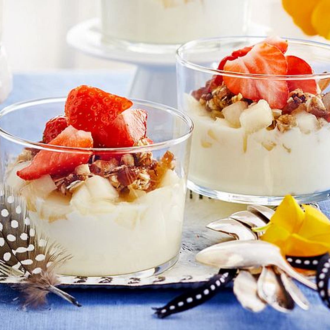 Obstjoghurt mit kernigem DIY-Müsli