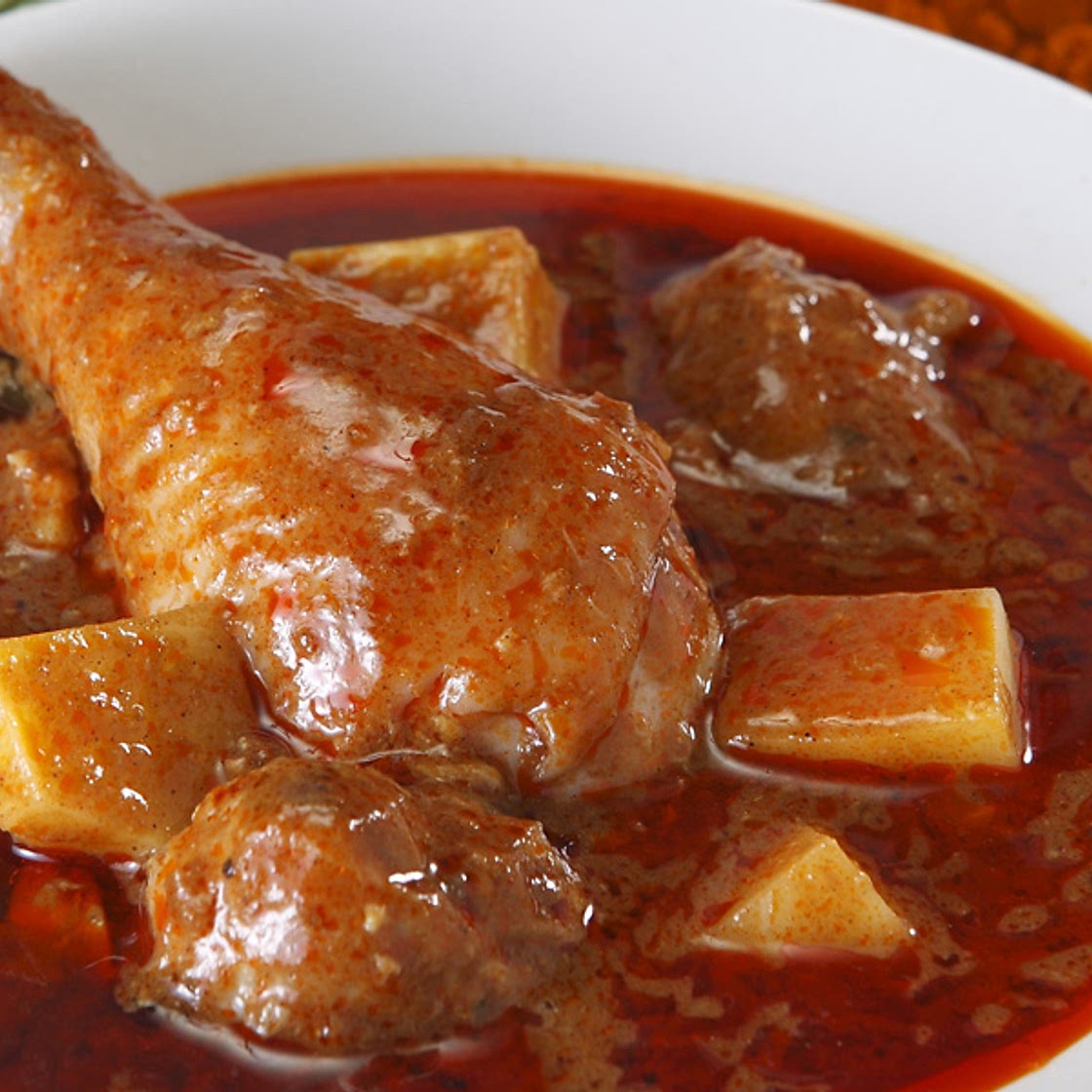 Birria de pollo: tan rica, ¡que se chuparán los dedos!